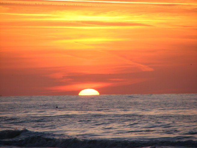 17836-sun-setting-over-the-ocean-pv